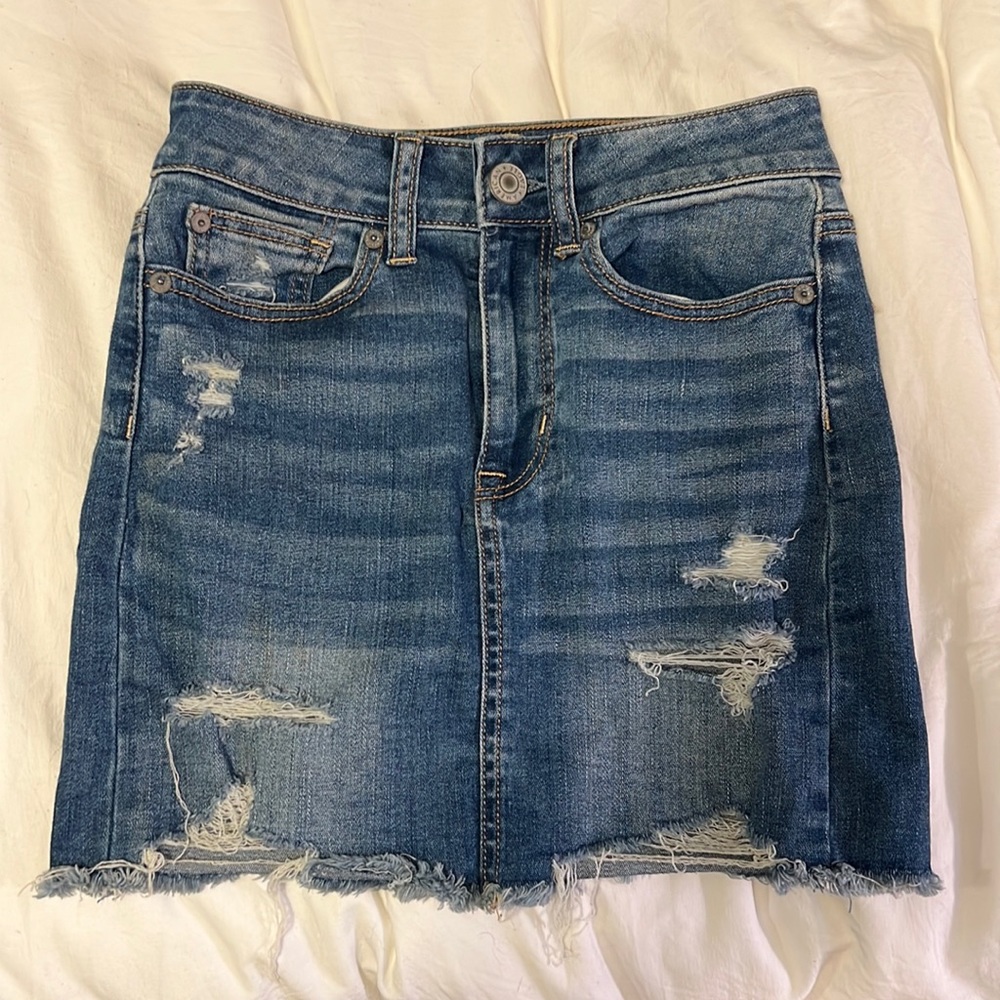 American Eagle distressed denim mini skirt. Size 00